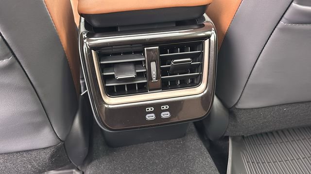 New 2025 Toyota Crown Signia Limited w/ Advanced Technology Package image 10