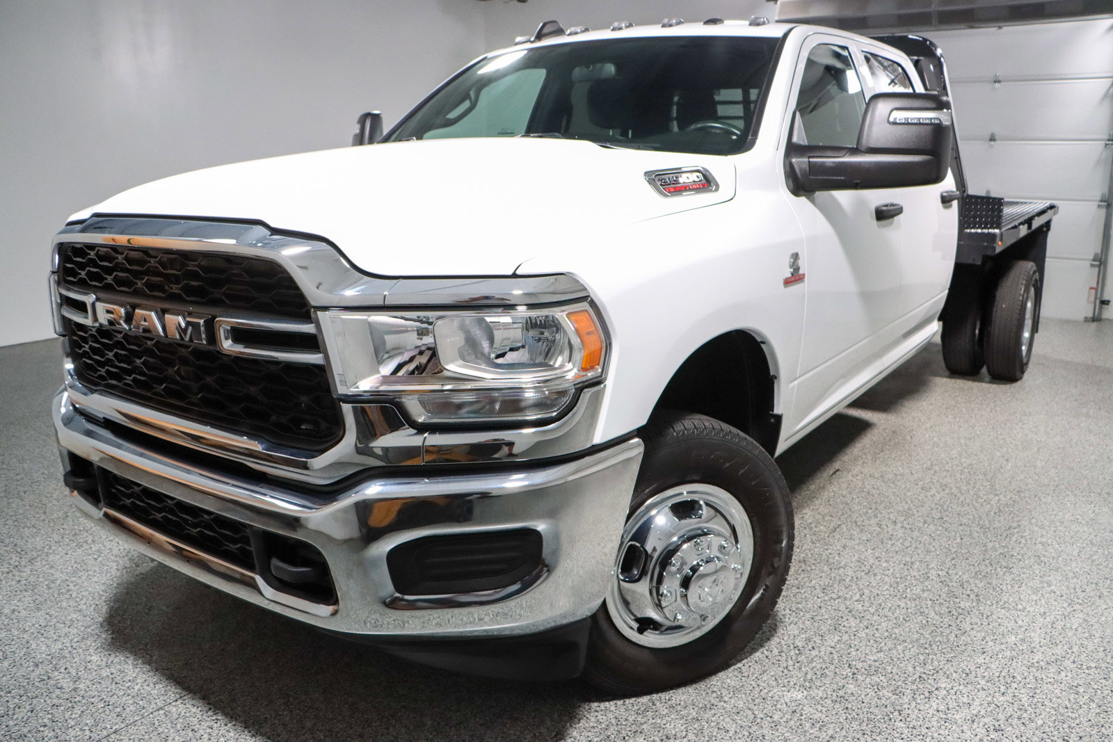 Used 2024 RAM 3500 Tradesman w/ Chrome Appearance Group image 30