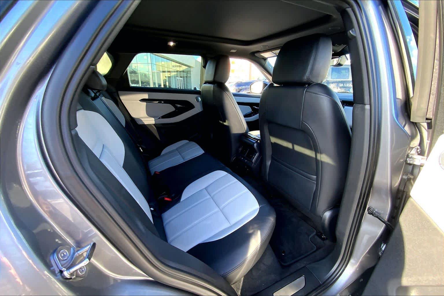Used 2026 Land Rover Range Rover Evoque Dynamic SE AWD/4WD image 37