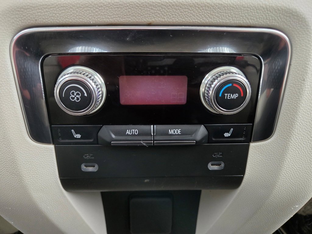 Used 2022 GMC Yukon XL Denali image 28