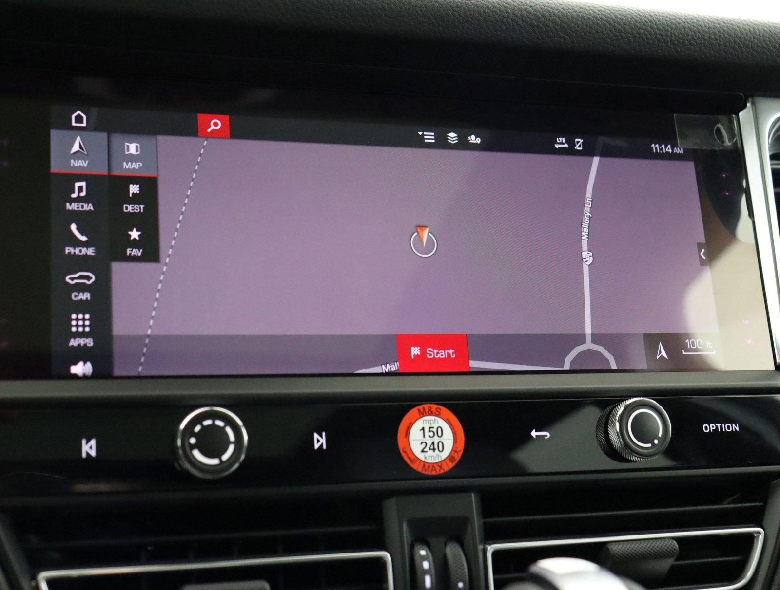 Certified 2025 Porsche Macan AWD/4WD image 29
