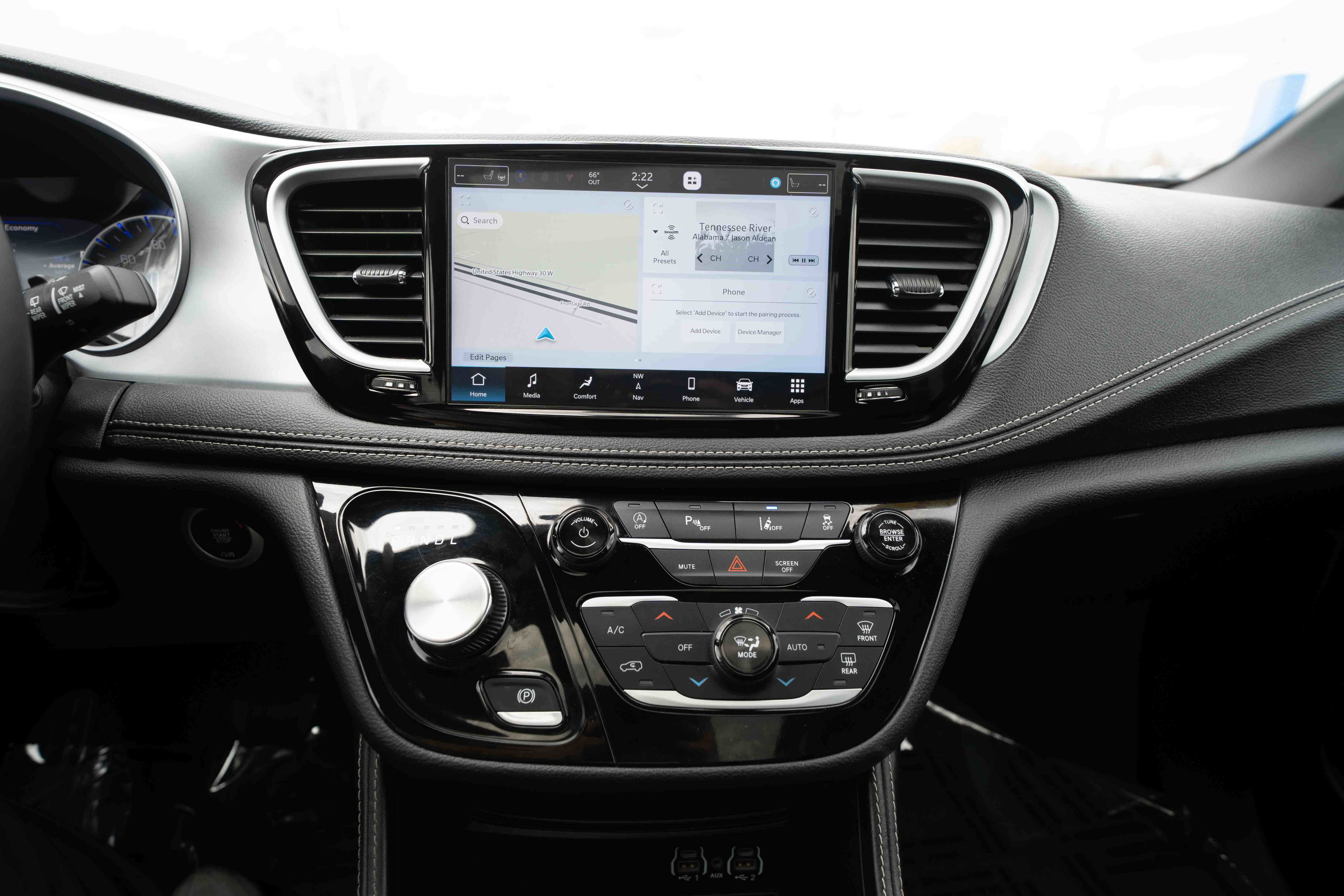 Used 2025 Chrysler Pacifica Limited FWD image 17