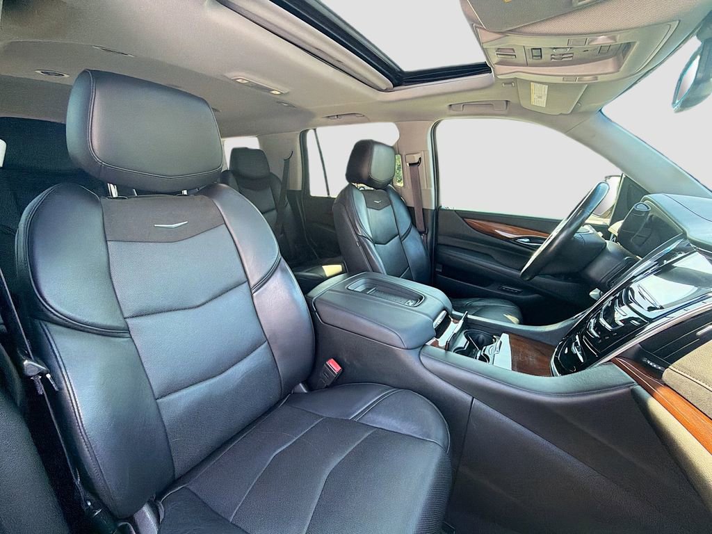 Used 2016 Cadillac Escalade Luxury AWD/4WD image 30