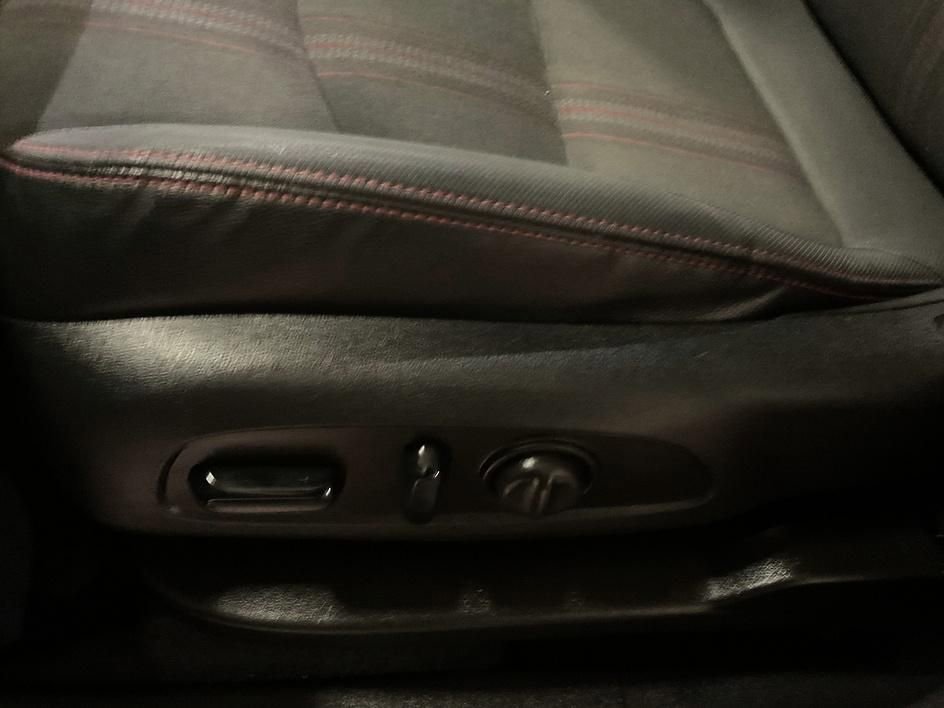 Used 2023 Chevrolet Equinox RS image 18