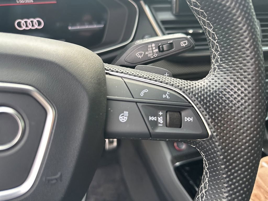 Used 2023 Audi SQ5 Prestige image 11