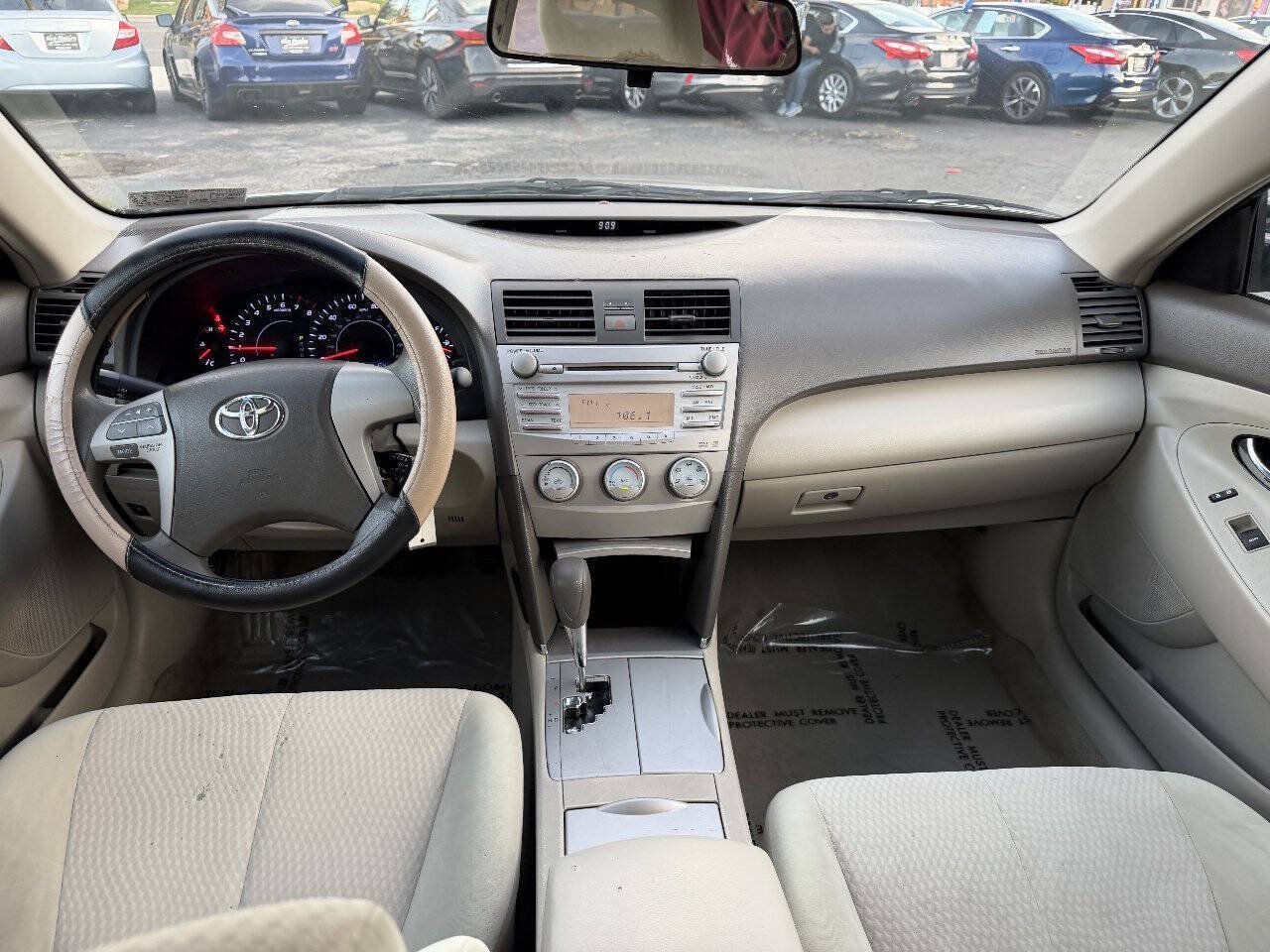 Used 2011 Toyota Camry LE FWD image 19
