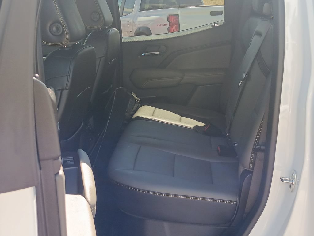 Used 2025 Chevrolet Colorado ZR2 w/ Technology Package AWD/4WD image 25
