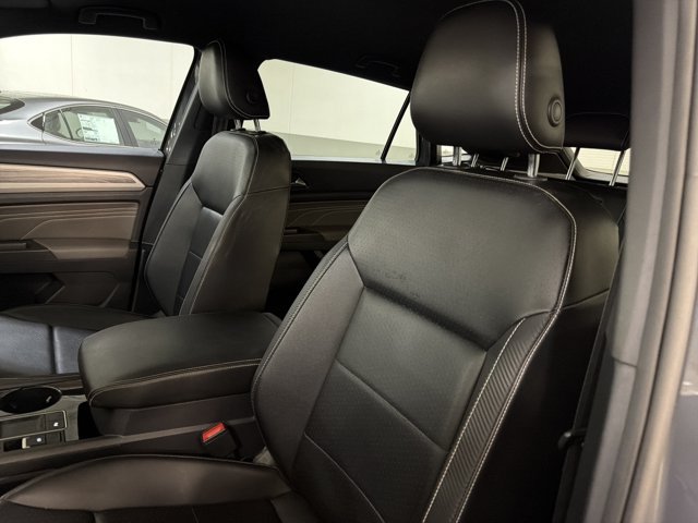 Used 2022 Volkswagen Atlas Cross Sport SE FWD image 14