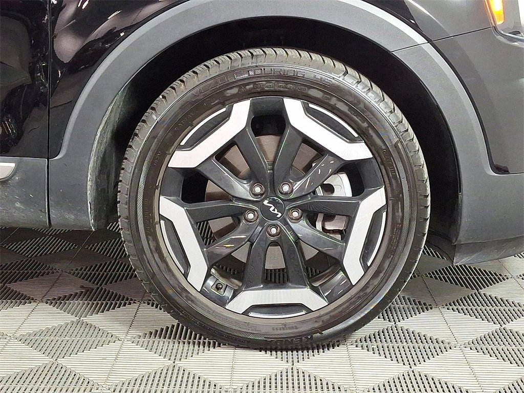 Used 2023 Kia Telluride EX w/ EX Captain's Chair Package image 12