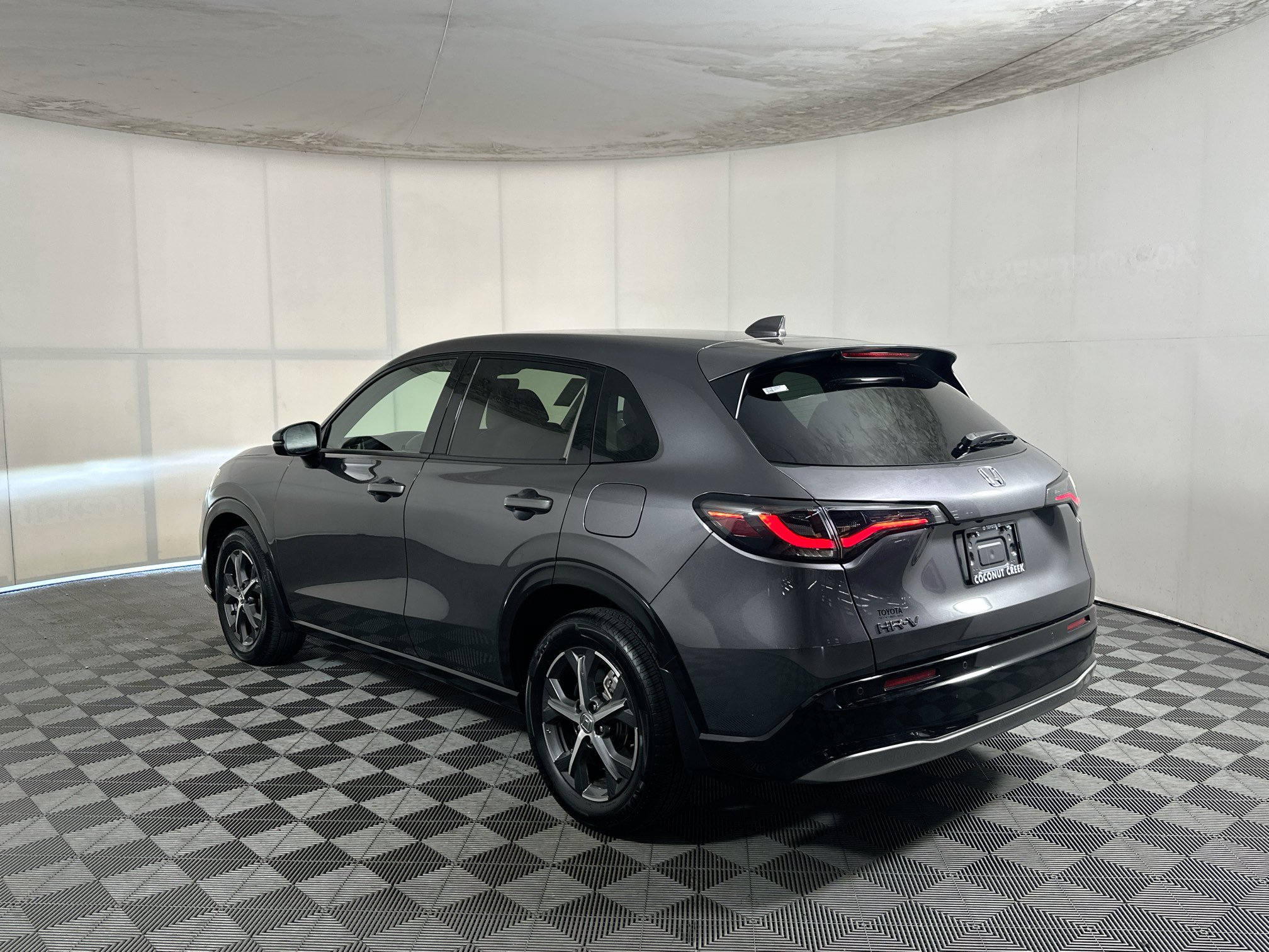 Used 2024 Honda HR-V EX-L image 5