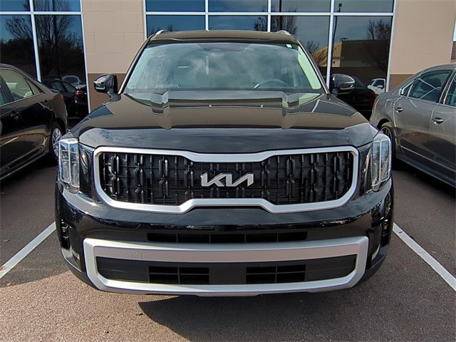 Used 2025 Kia Telluride EX w/ EX Captain's Chair Package image 6