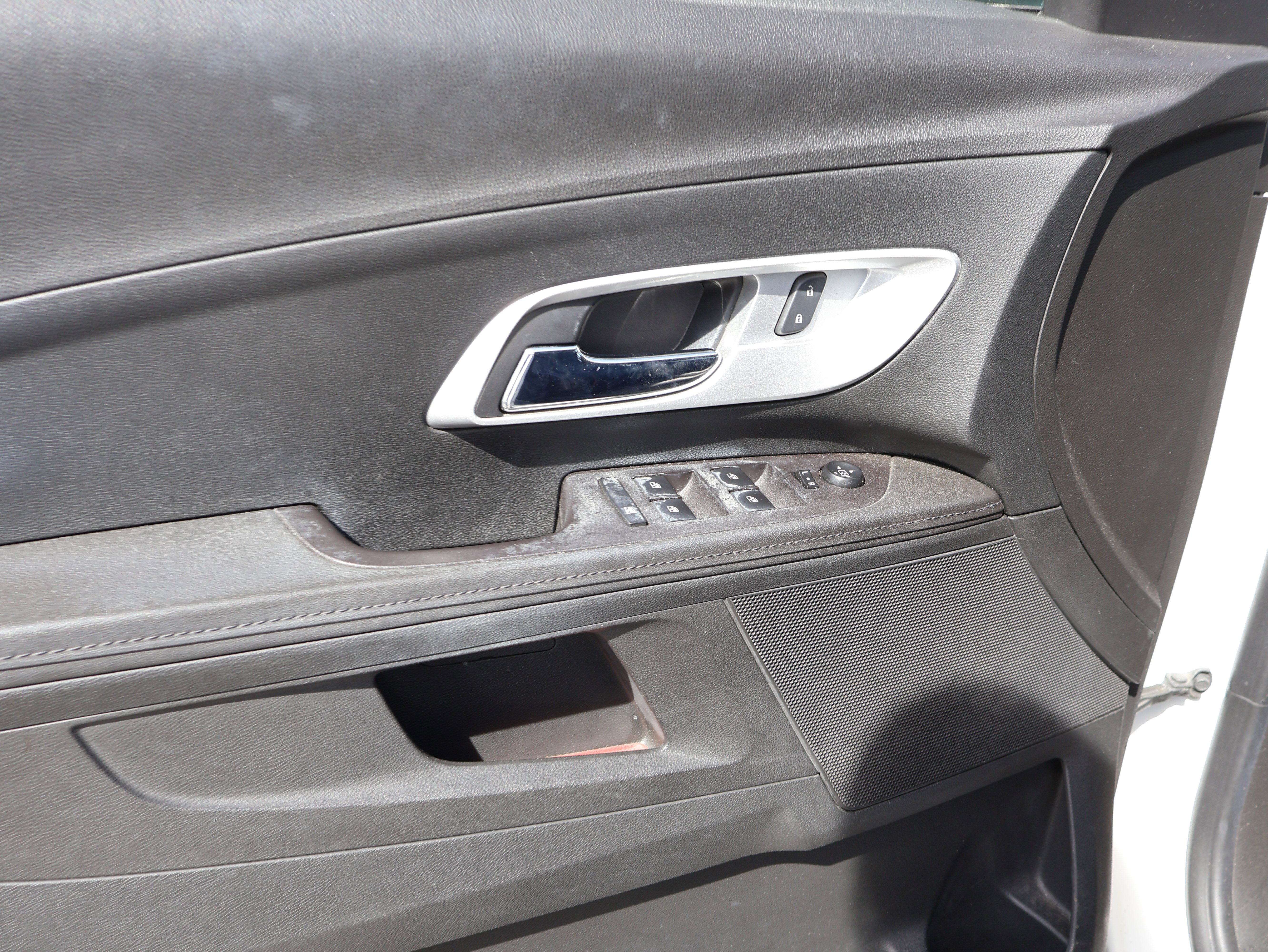 Used 2017 Chevrolet Equinox Premier w/ Enhanced Convenience Package image 22