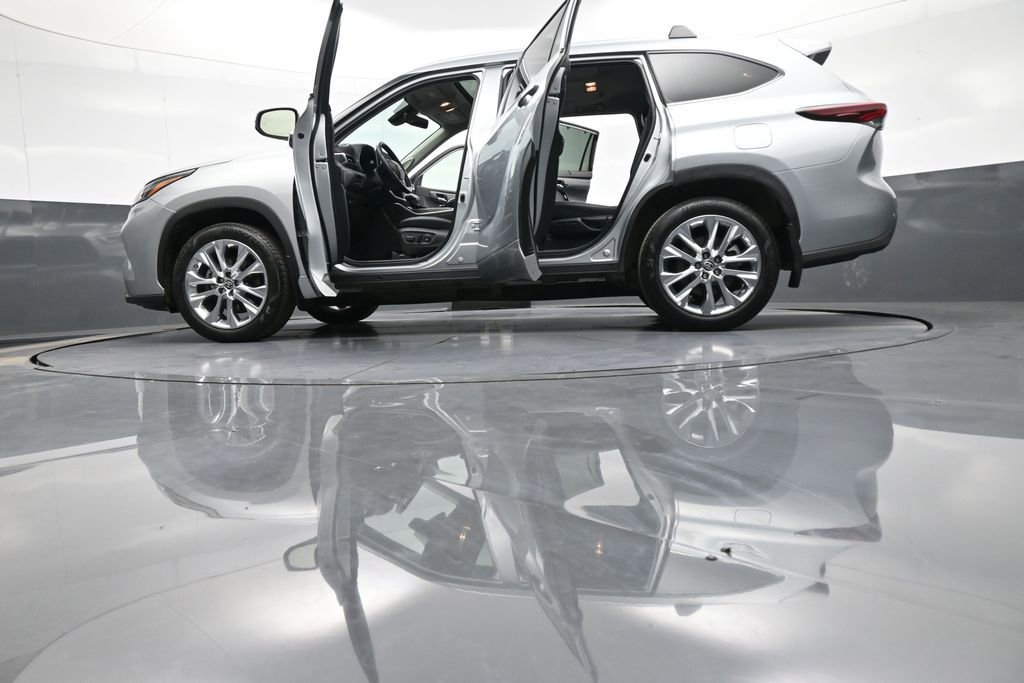 Certified 2024 Toyota Highlander Limited AWD/4WD image 51