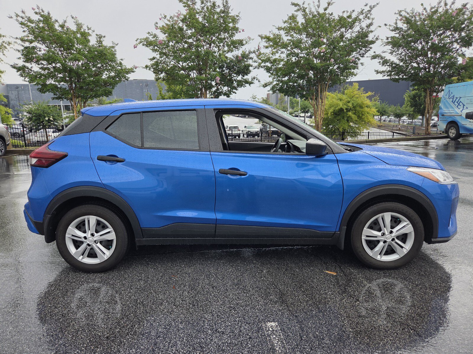 Used 2024 Nissan Kicks S FWD image 5