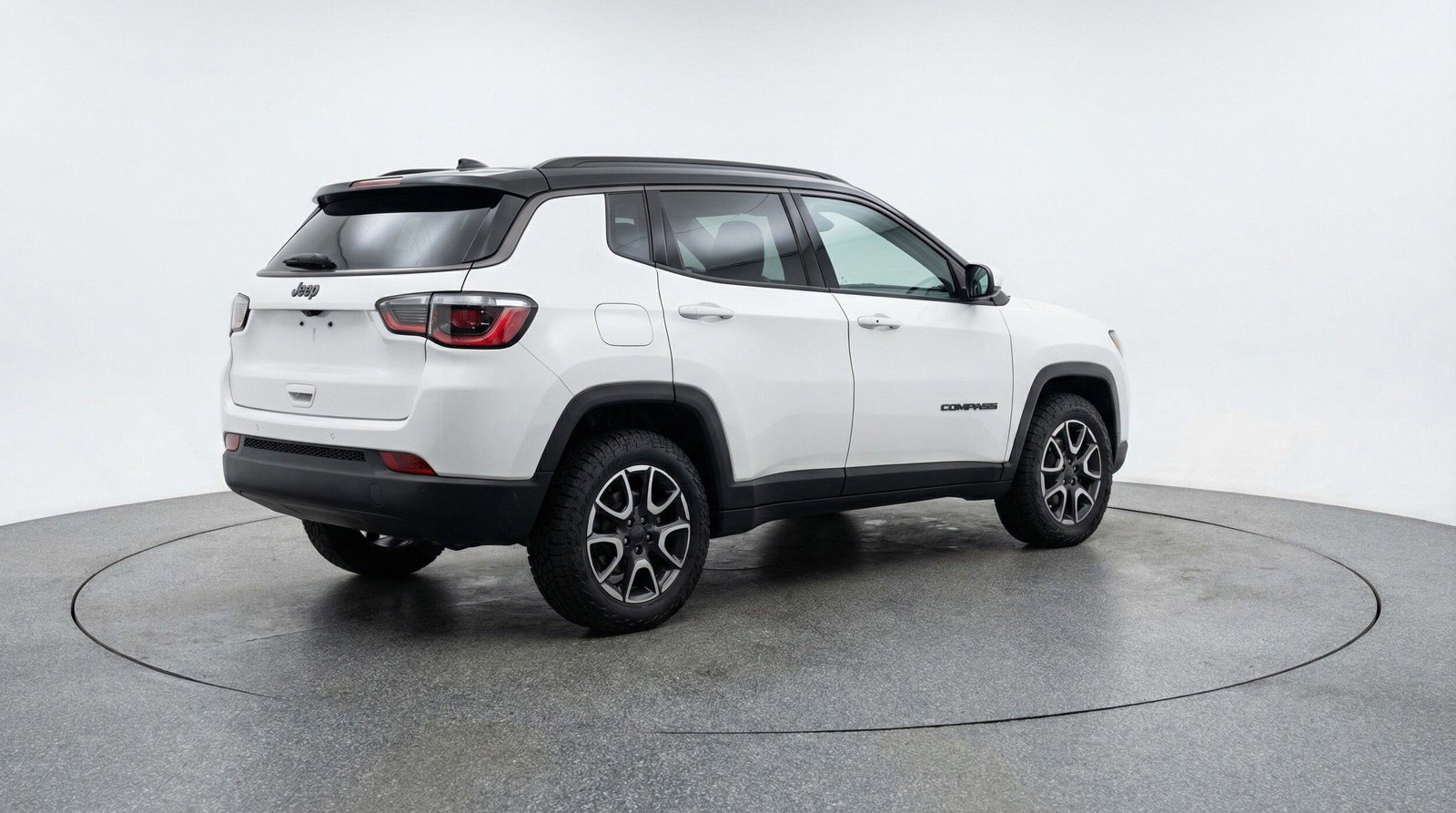 Used 2025 Jeep Compass Trailhawk image 7