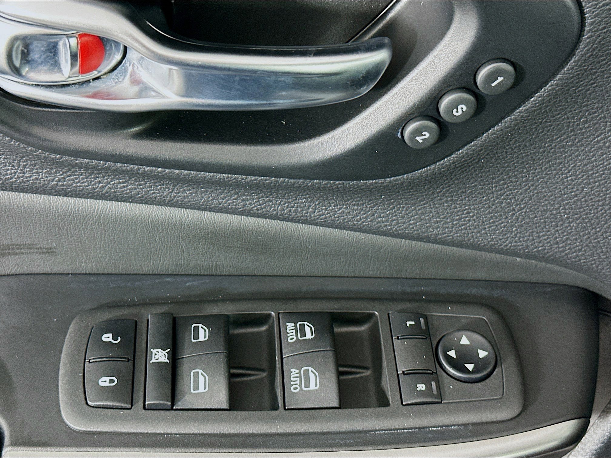 Used 2022 Jeep Cherokee Limited image 15