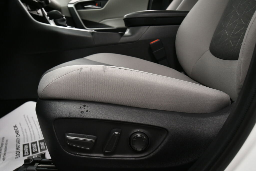 Used 2025 Toyota RAV4 XLE w/ Convenience Package image 10