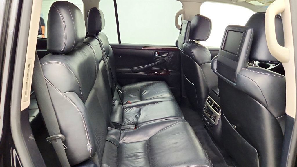 Used 2013 Lexus LX 570 4WD w/ Luxury Pkg image 25