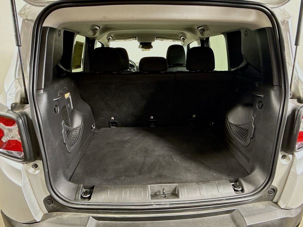 Used 2019 Jeep Renegade Altitude w/ Quick Order Package 2XM image 24