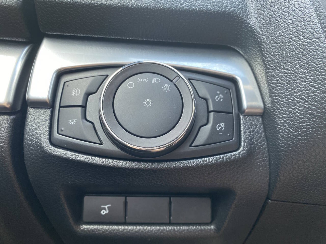 Used 2017 Ford Explorer Limited AWD/4WD image 36