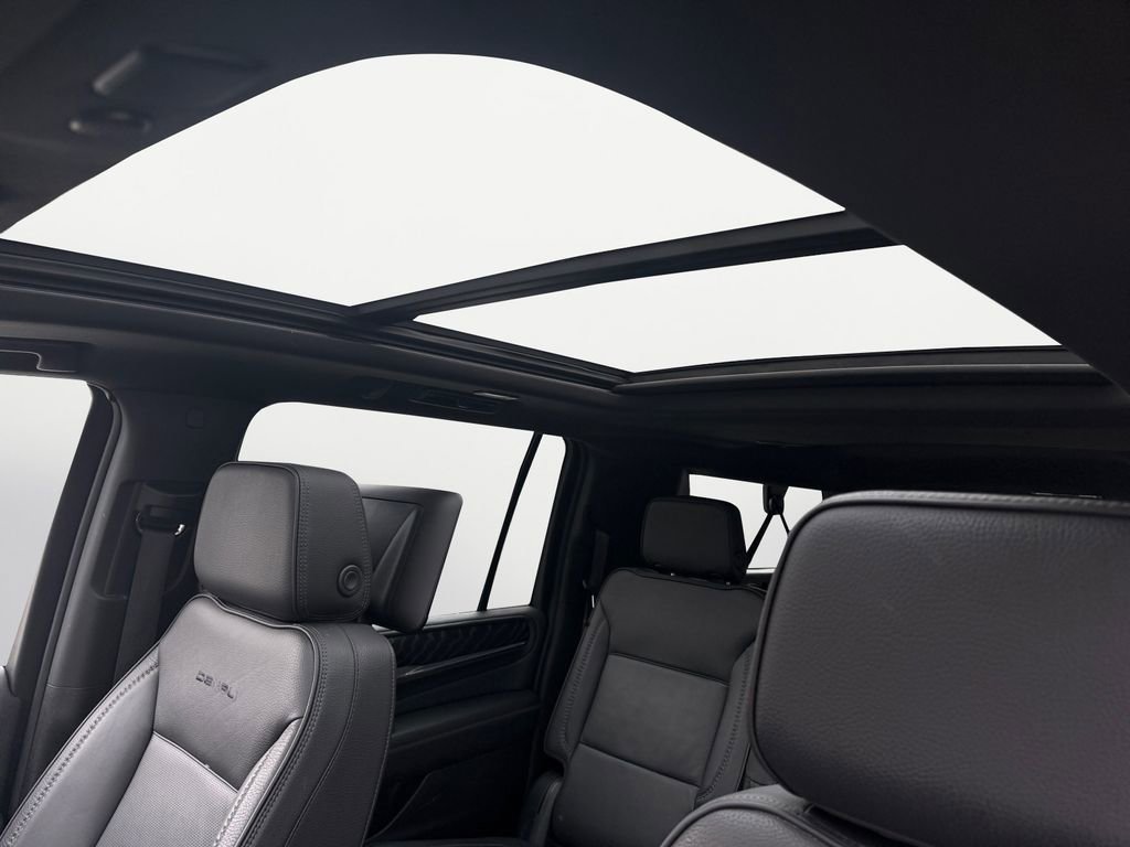 Used 2023 GMC Yukon XL Denali image 17