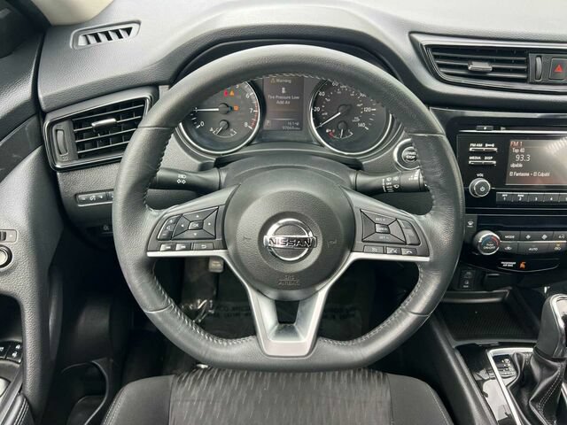 Used 2017 Nissan Rogue SV AWD/4WD image 17