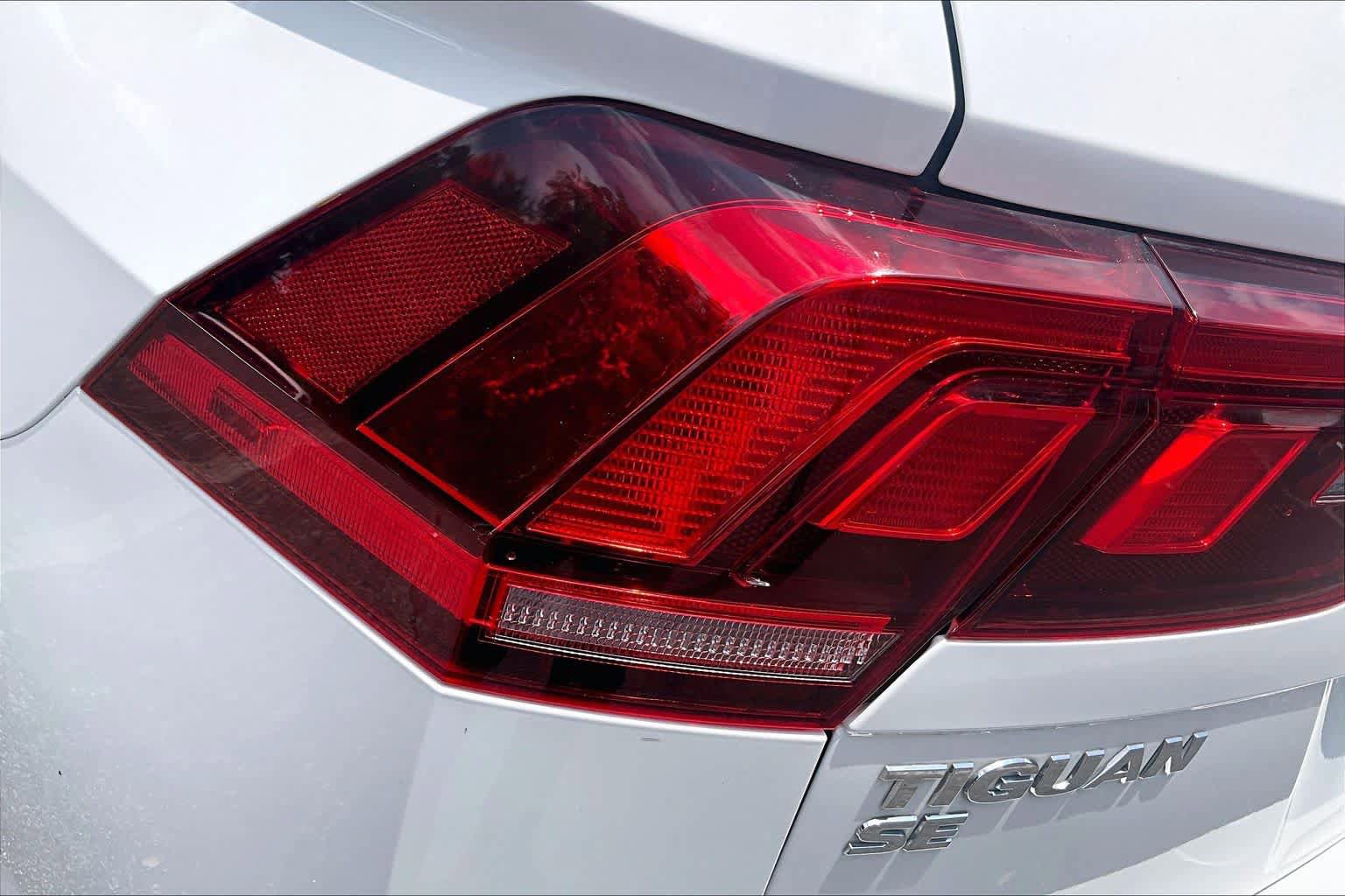 Used 2019 Volkswagen Tiguan SE w/ Panoramic Sunroof Package FWD image 29