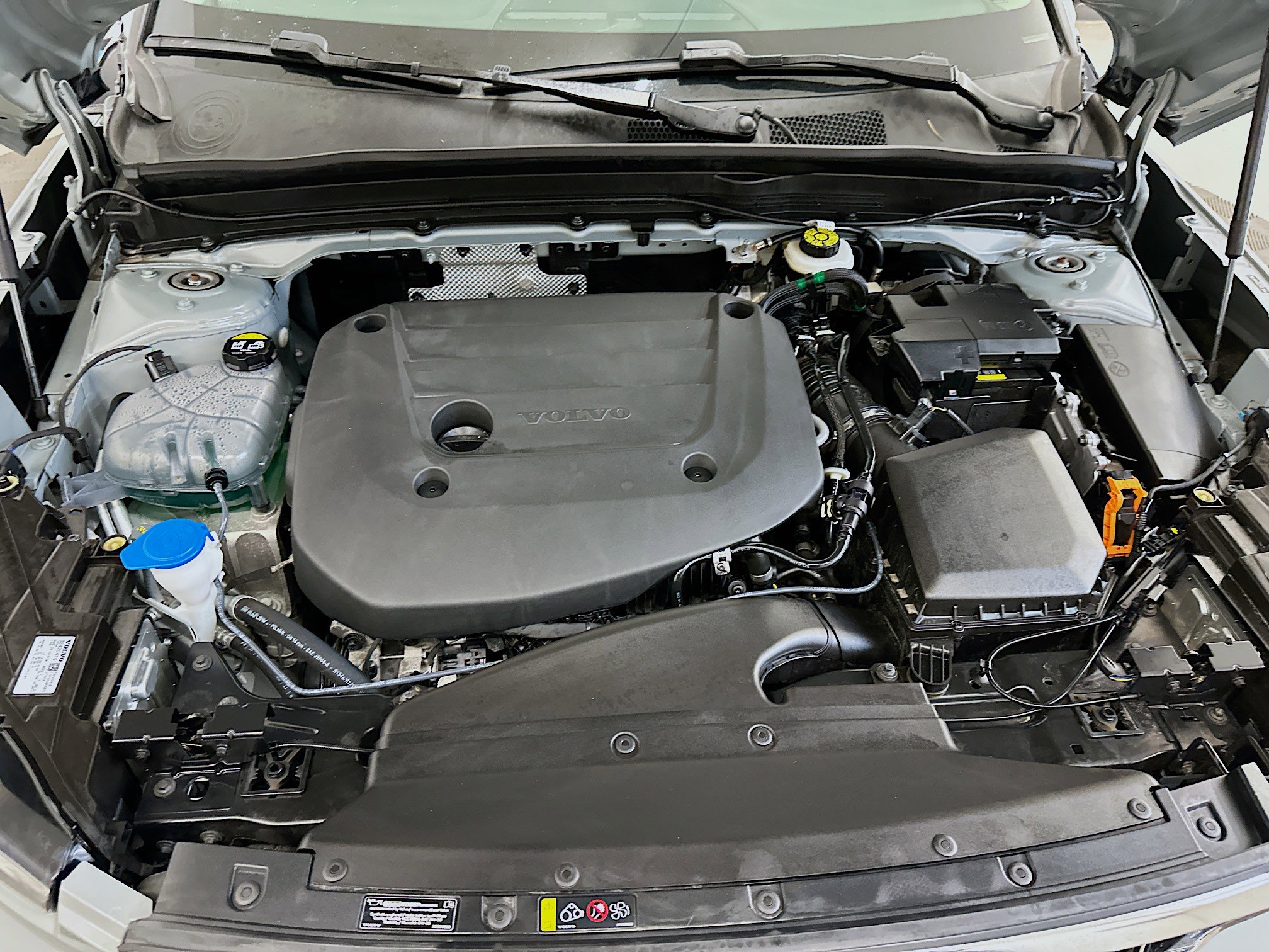 Used 2025 Volvo XC40 B5 Core image 36