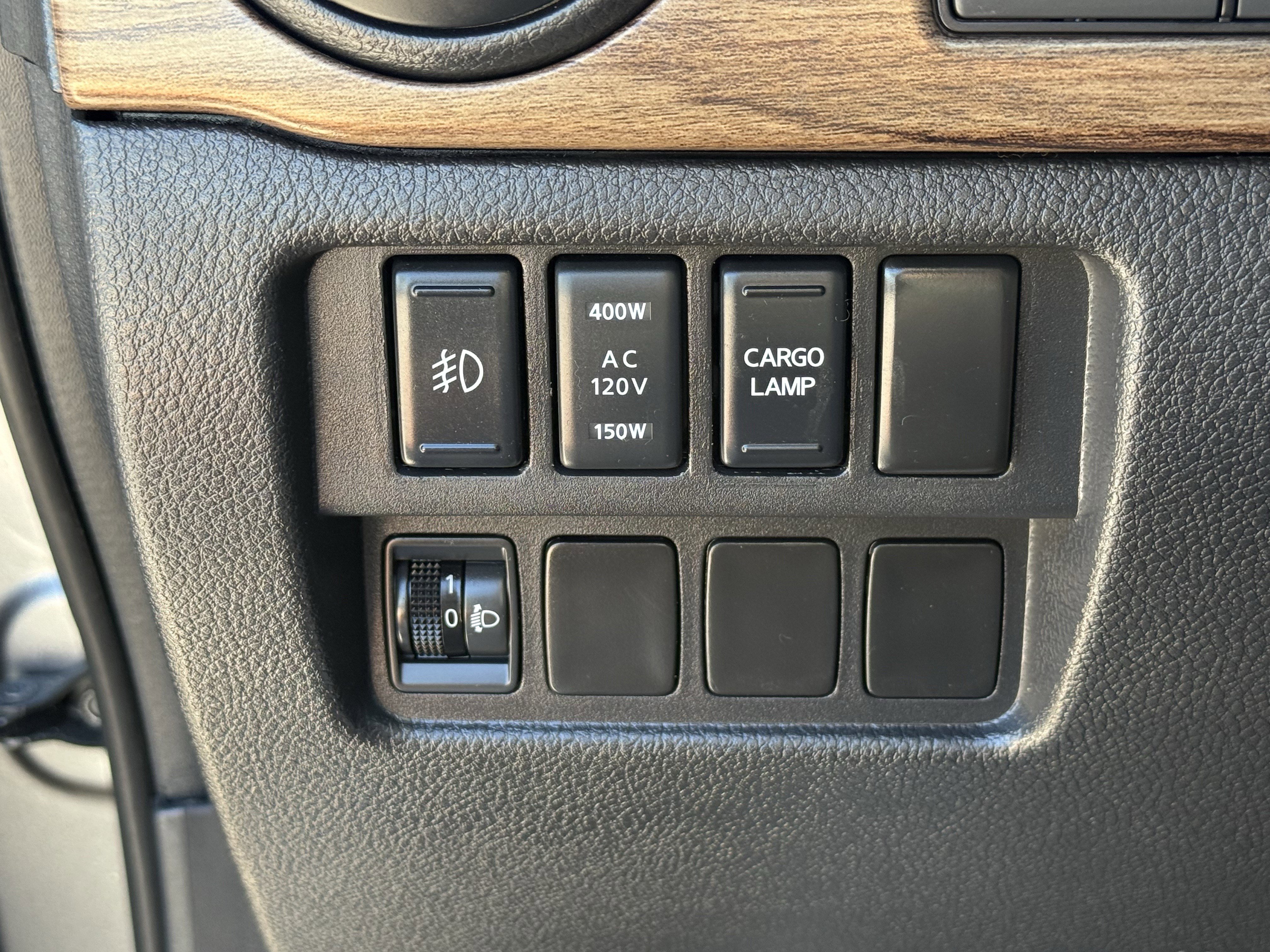 Used 2018 Nissan Titan SL image 25