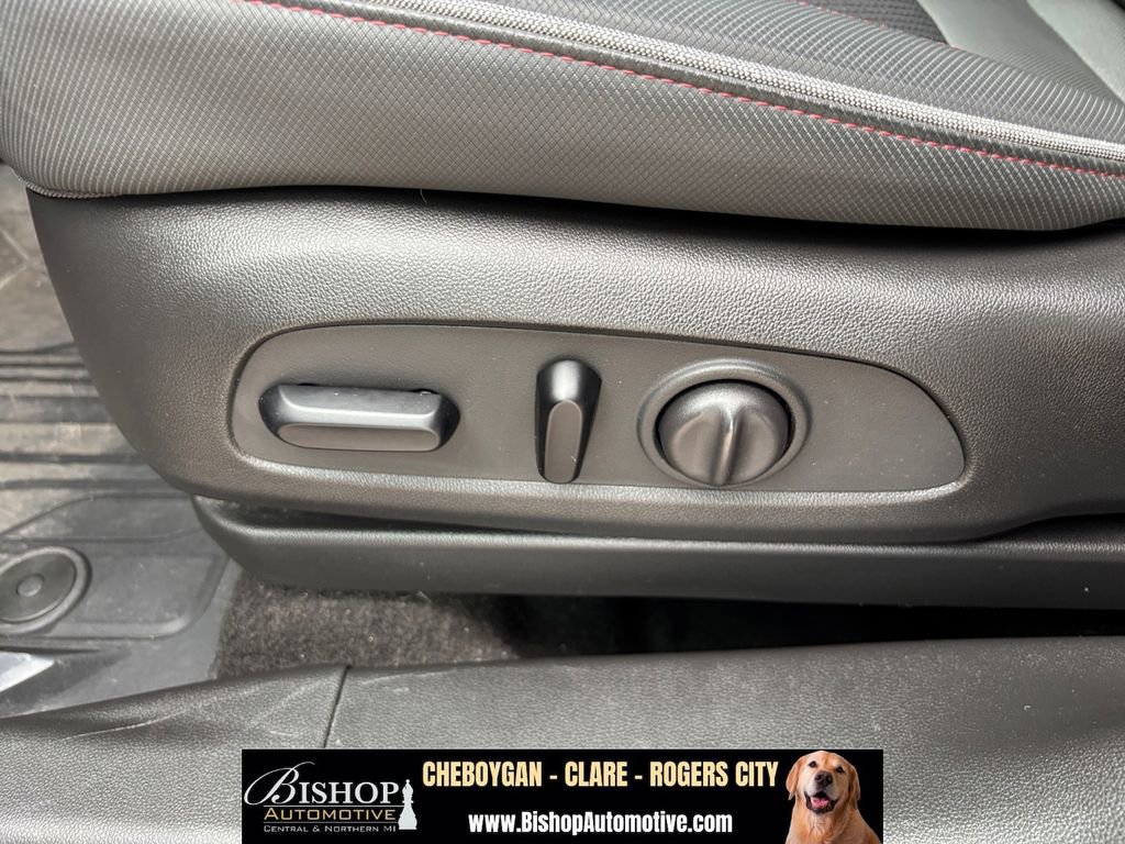 Used 2023 Chevrolet TrailBlazer RS w/ Convenience Package AWD/4WD image 28