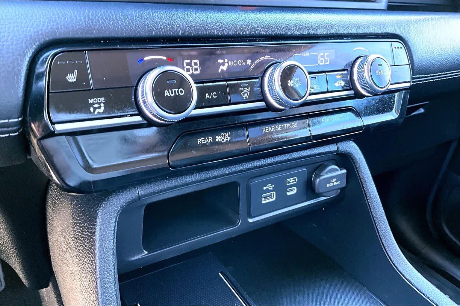 Used 2025 Honda Pilot Touring image 33