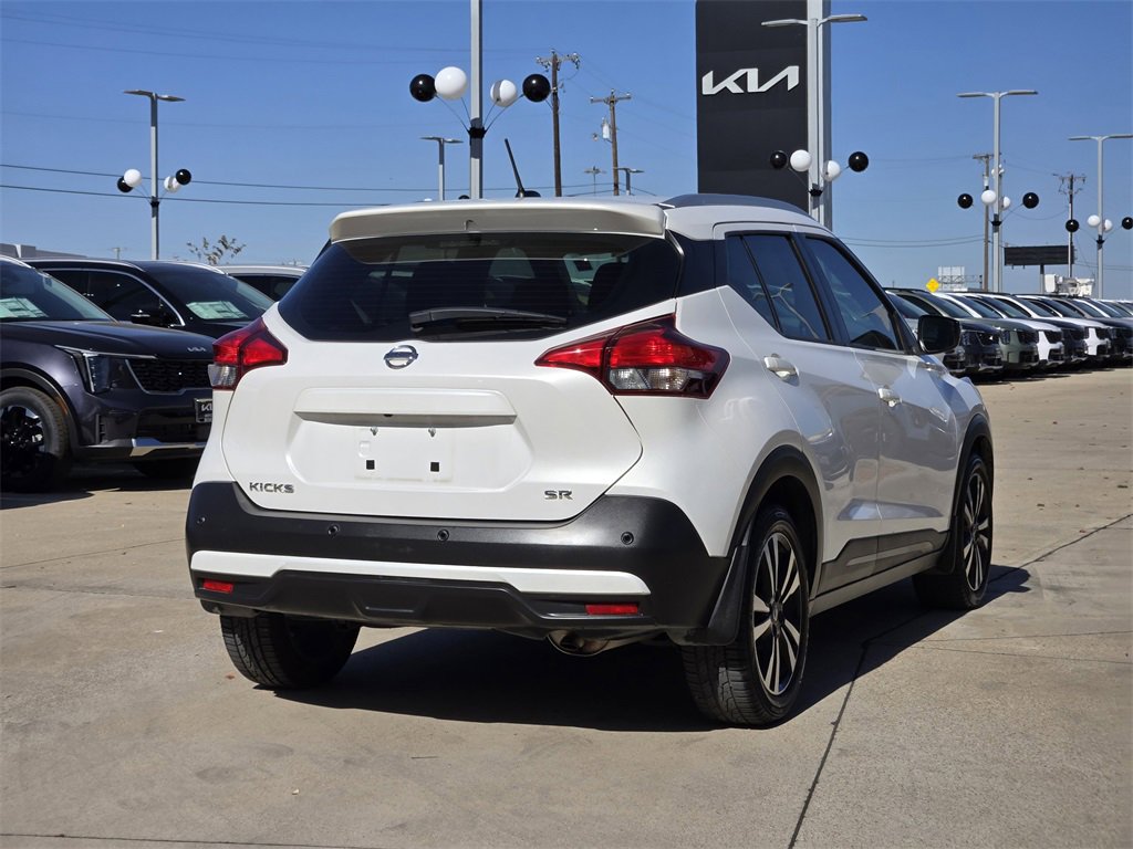 Used 2020 Nissan Kicks SR w/ SR Premium Package image 4