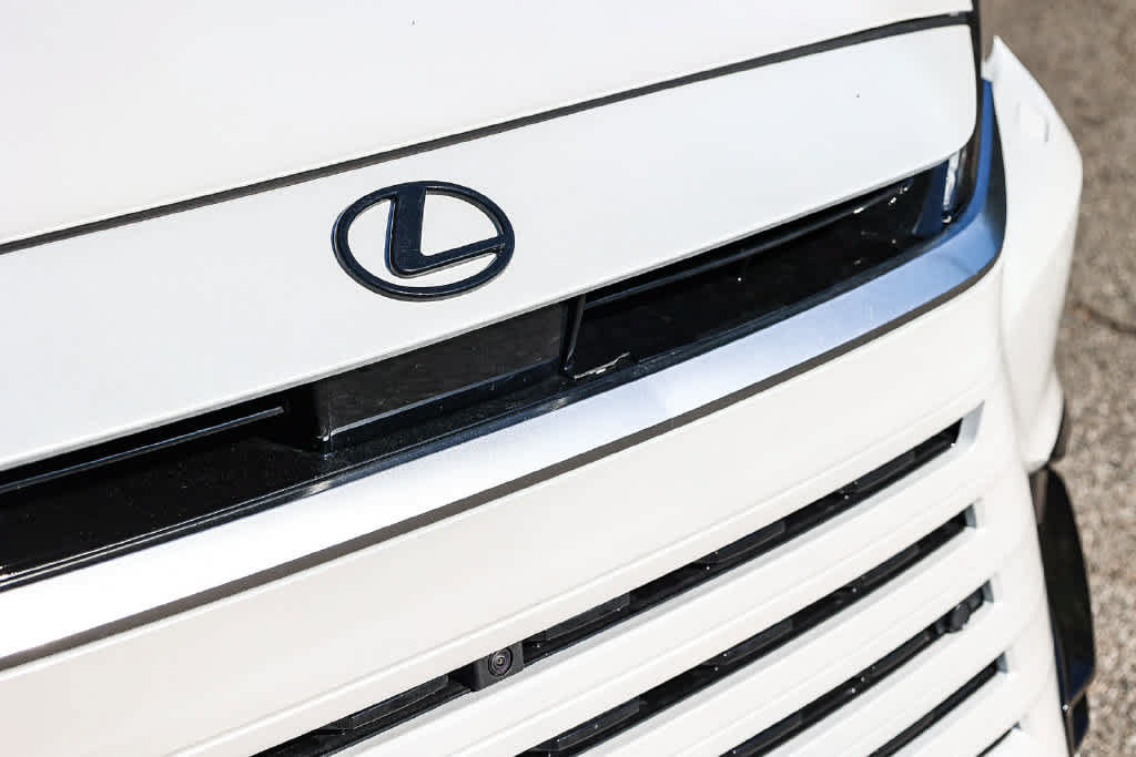 Used 2025 Lexus TX 500h AWD w/ Technology Package image 11