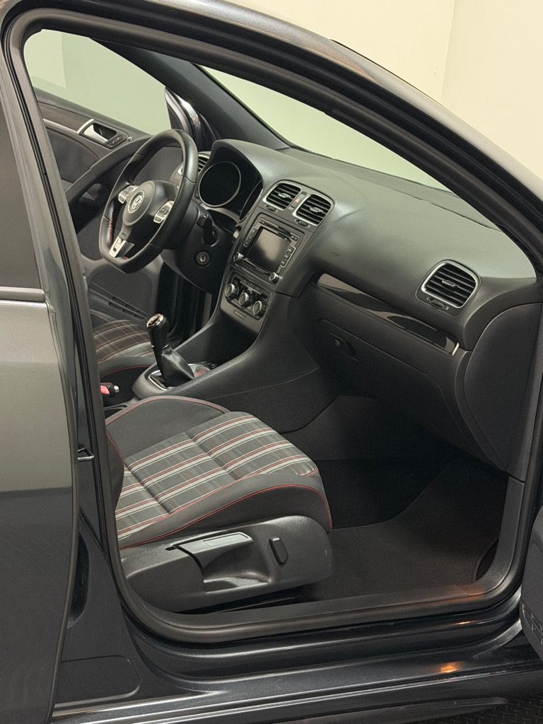 Used 2010 Volkswagen GTI 4-Door FWD image 11