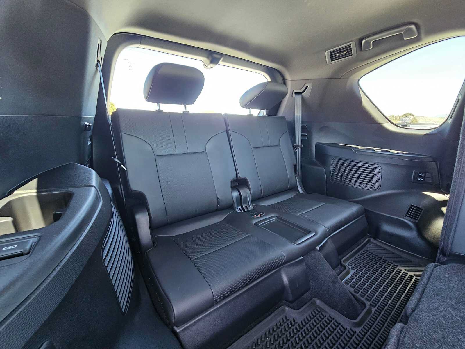 Certified 2025 Lexus LX 700h Overtrail AWD/4WD image 13