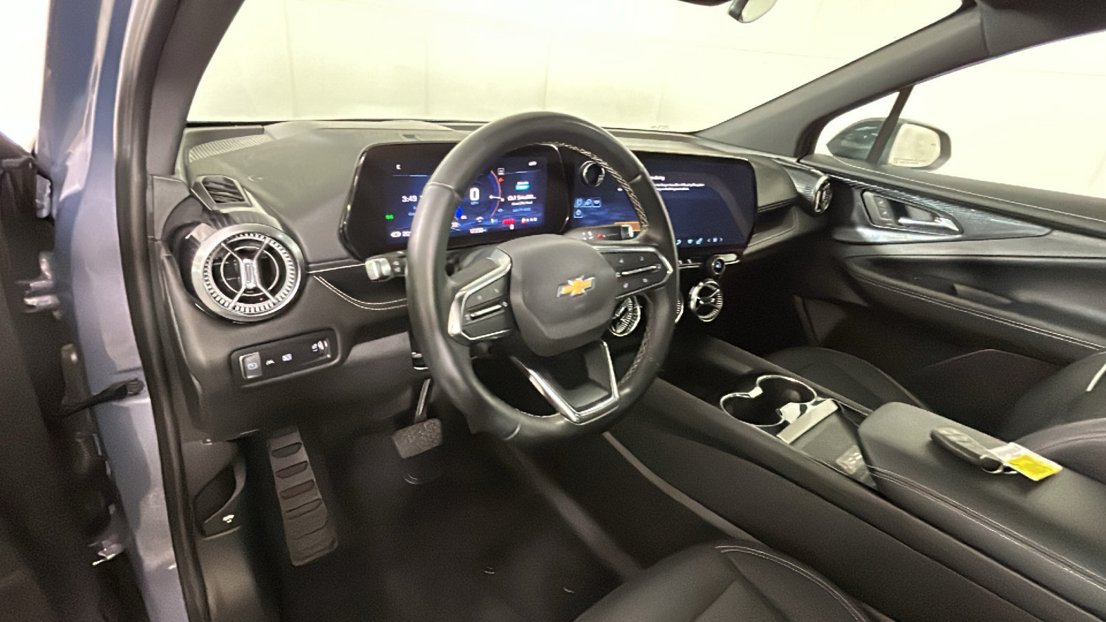 Used 2024 Chevrolet Blazer EV LT AWD/4WD image 17