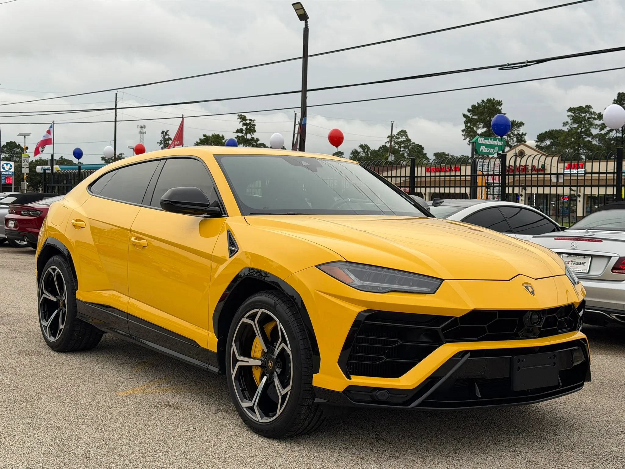 Used 2022 Lamborghini Urus AWD/4WD image 7