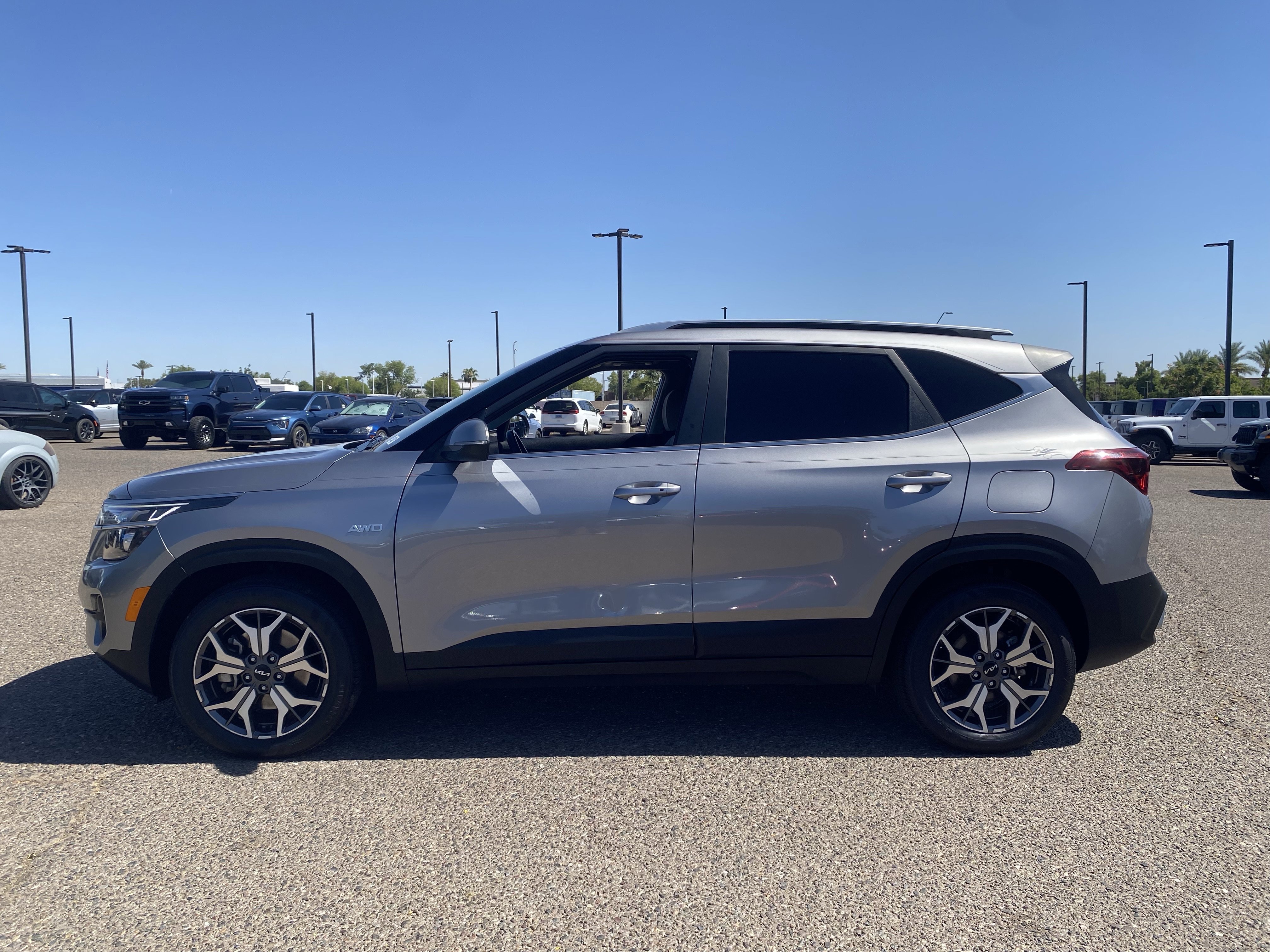 Certified 2022 Kia Seltos EX AWD/4WD image 3