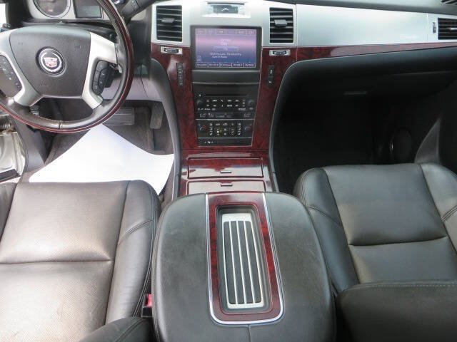 Used 2013 Cadillac Escalade EXT Luxury AWD/4WD image 20