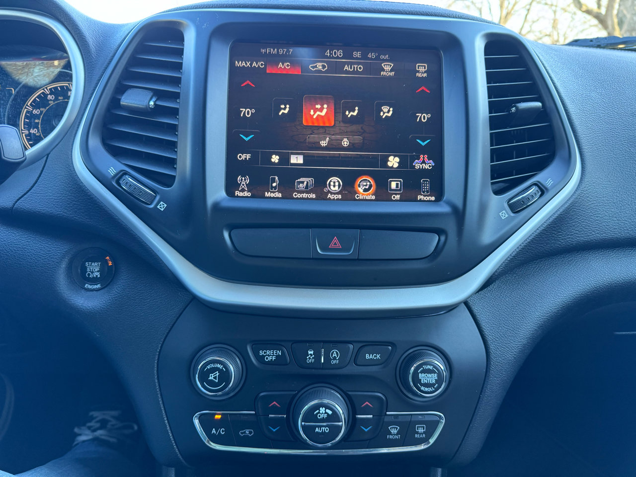 Used 2016 Jeep Cherokee Latitude w/ Comfort/Convenience Group image 20