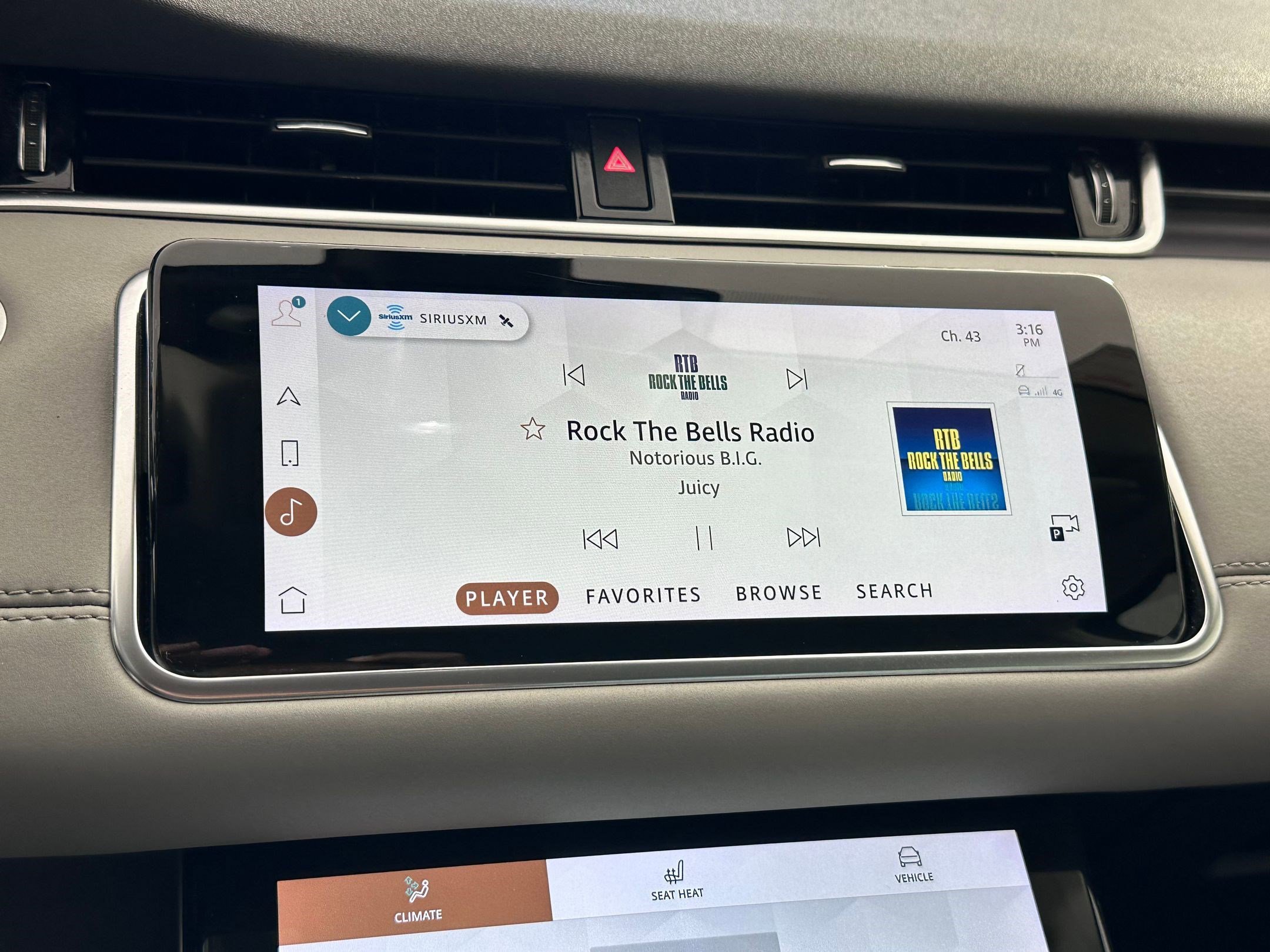 Used 2021 Land Rover Range Rover Evoque S image 24