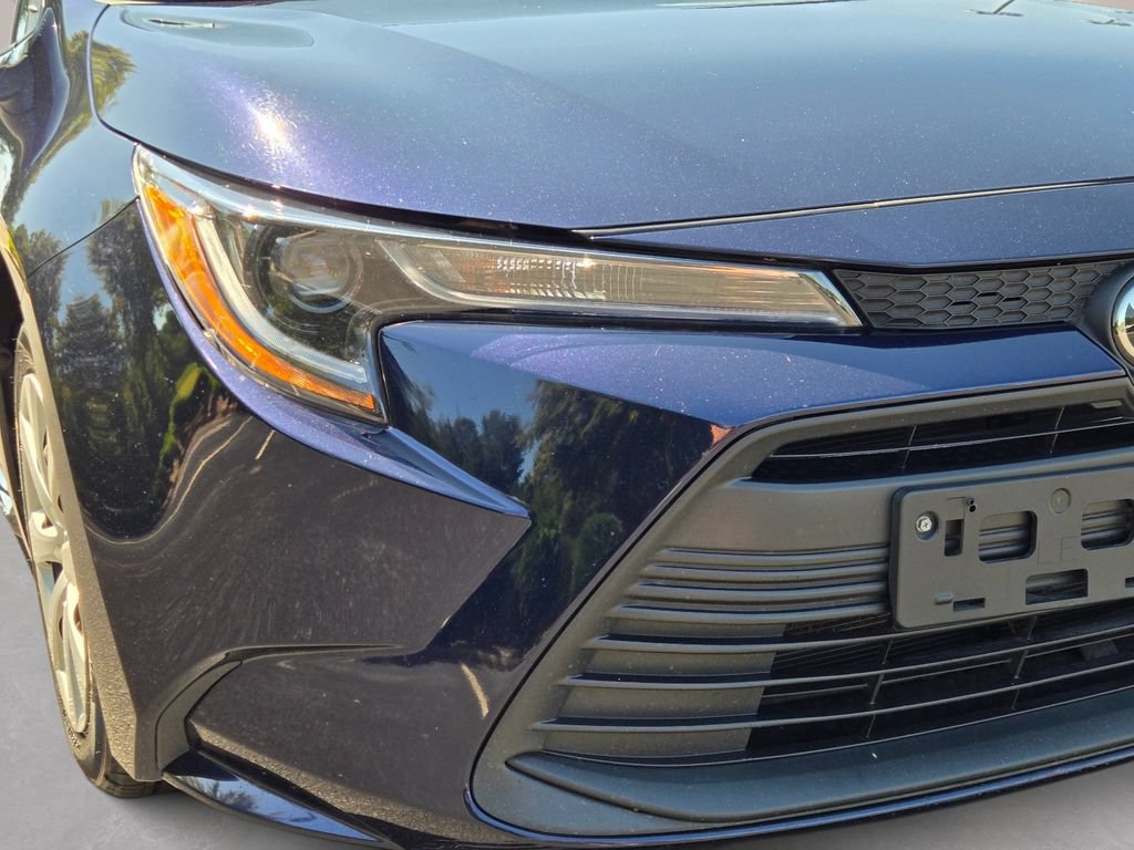 Used 2025 Toyota Corolla LE FWD image 2