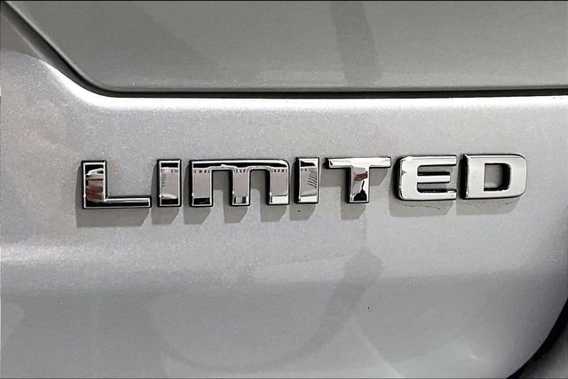 Used 2023 Jeep Grand Cherokee Limited w/ Luxury Tech Group II image 25