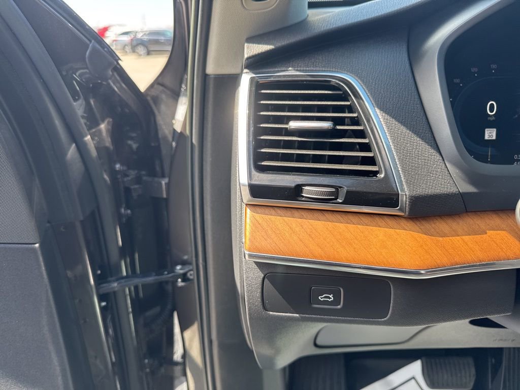 Used 2023 Volvo XC90 B6 Plus w/ Protection Package Premier AWD/4WD image 12