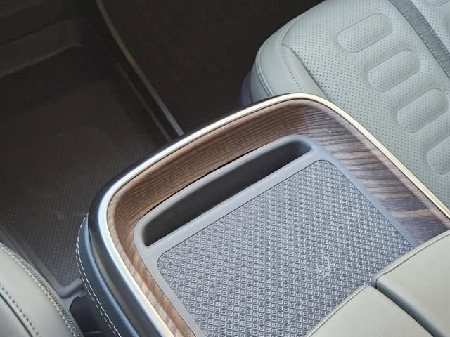 Used 2024 Rivian R1S Adventure image 14