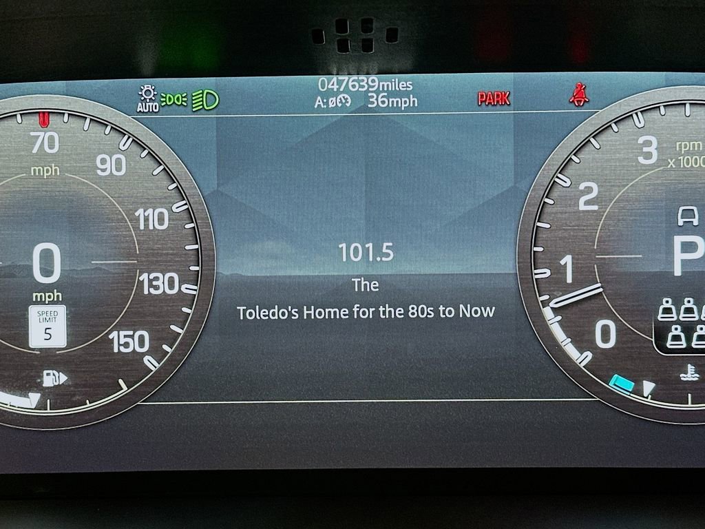 Used 2022 Land Rover Defender 110 X-Dynamic SE AWD/4WD image 17