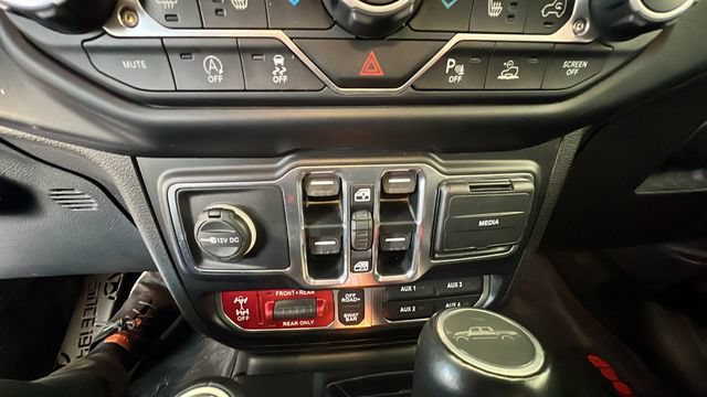 Used 2020 Jeep Gladiator Rubicon w/ Uconnect 4C Nav & Sound Group AWD/4WD image 15