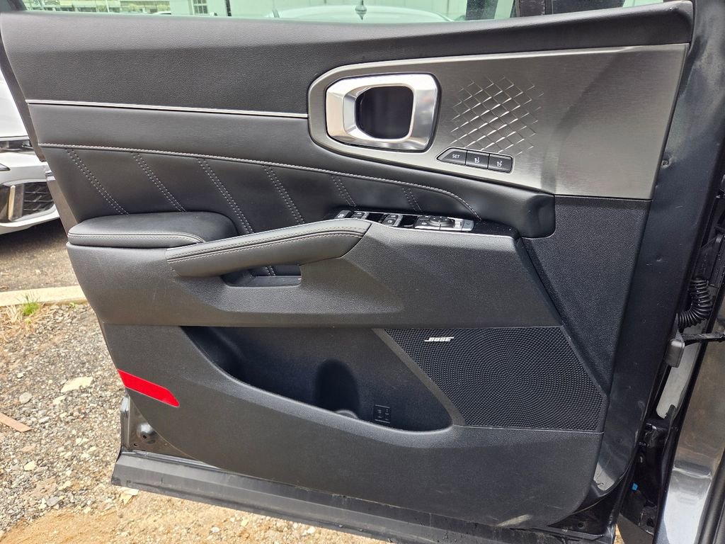 Used 2023 Kia Sorento SX AWD/4WD image 25