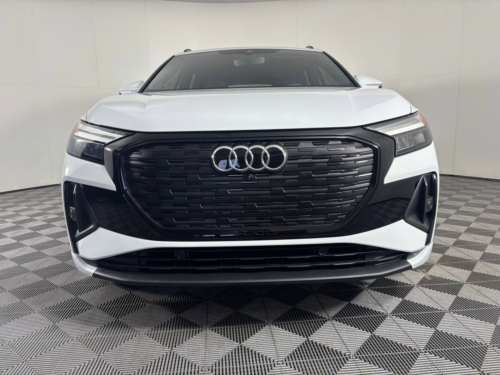 Certified 2025 Audi Q4 e-tron Premium Plus w/ Premium Plus AWD/4WD image 2
