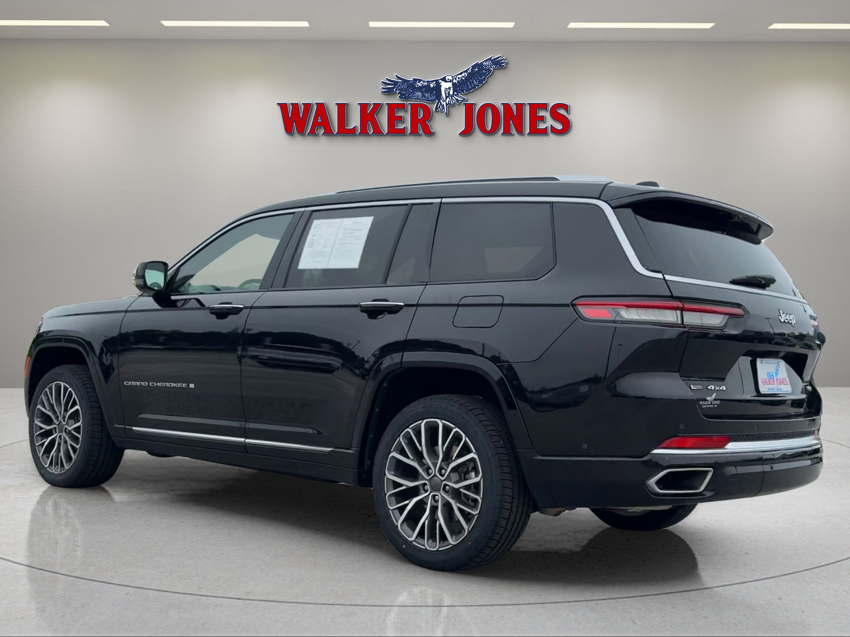 Used 2021 Jeep Grand Cherokee L Summit image 2